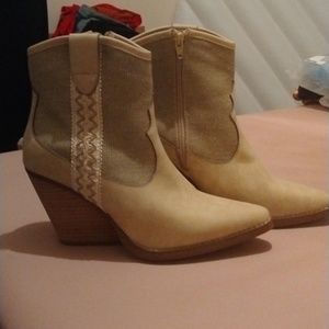 Beautiful Tan/Brown Booties